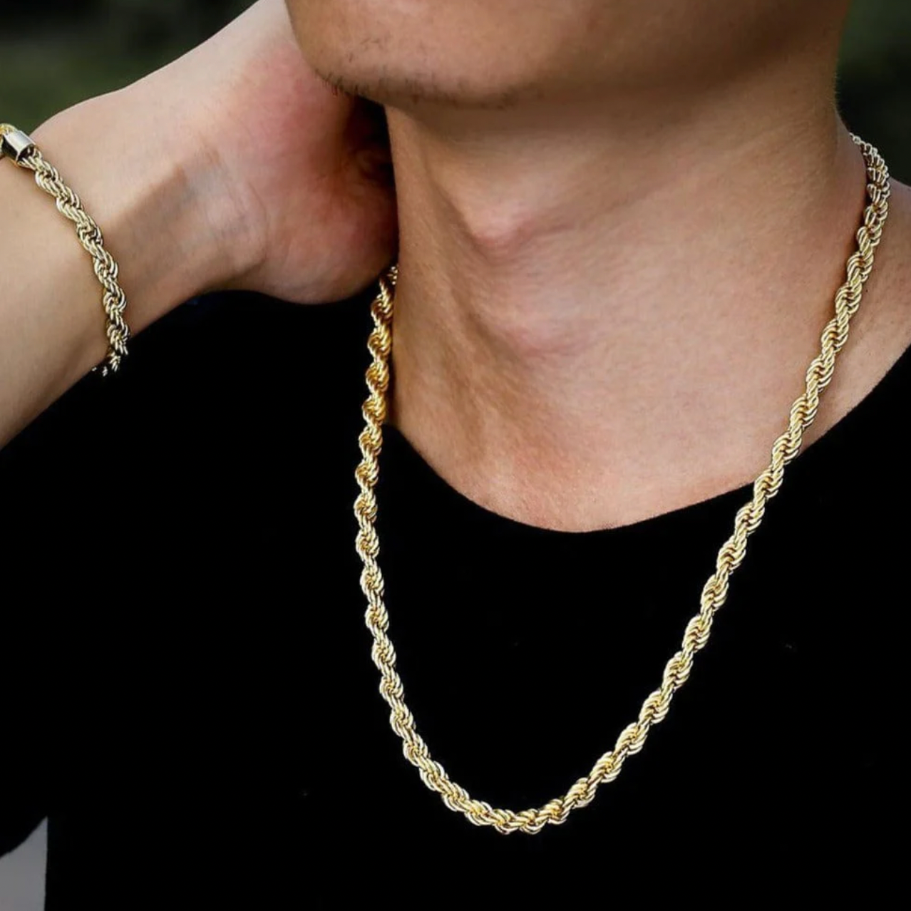 Understated Yet Bold Rope Chain Necklace